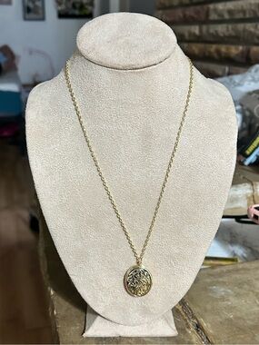 Gold Filigree Round Locket Pendant Necklace - Women Jewelry